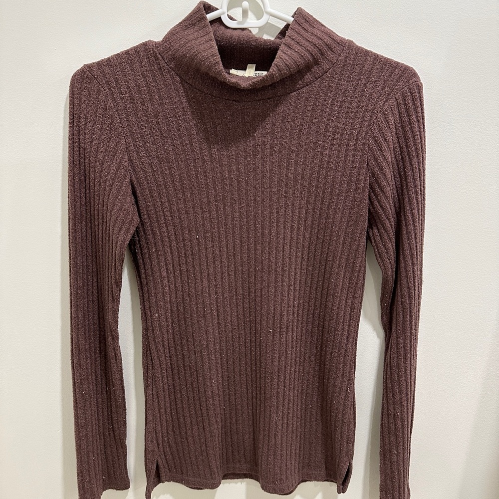 Aritzia Wilfred Free Women's Ribbed Turtleneck Sweater - Burgendy